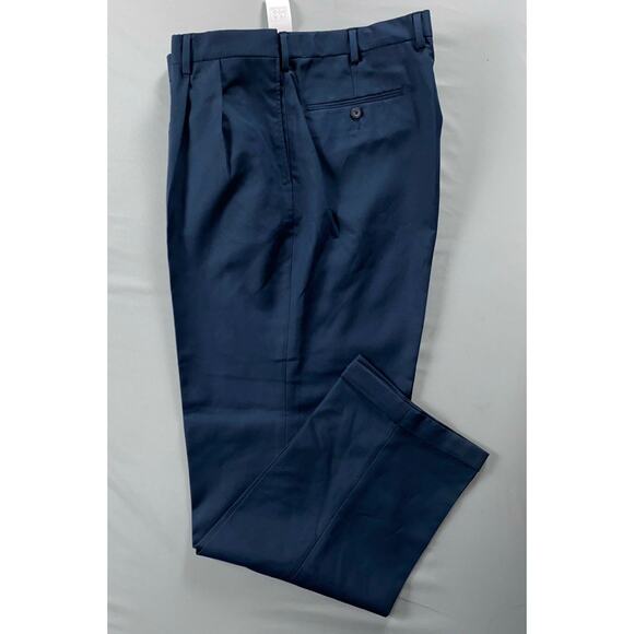 Jos A Bank Traveler Traditional Fit Pleated Easy Care Dress Pants. Navy, 44X32. - Picture 2 of 7